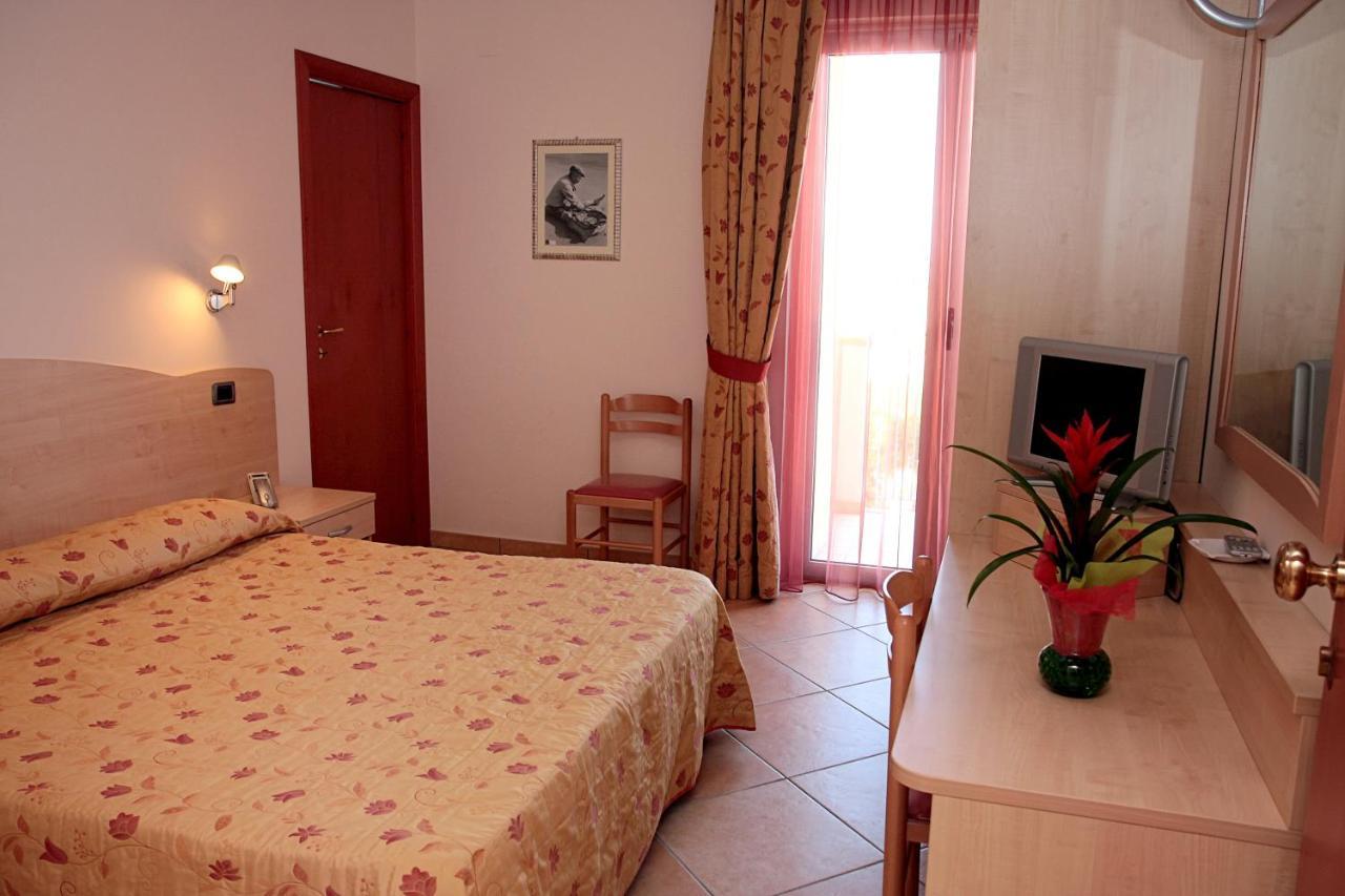 Hotel La Tartaruga Roseto degli Abruzzi Kültér fotó