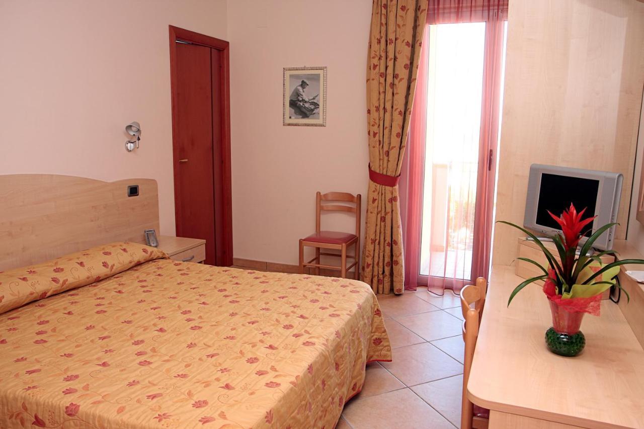 Hotel La Tartaruga Roseto degli Abruzzi Kültér fotó