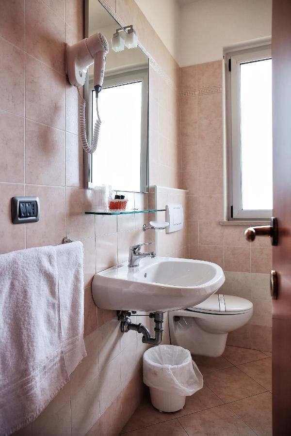 Hotel La Tartaruga Roseto degli Abruzzi Kültér fotó